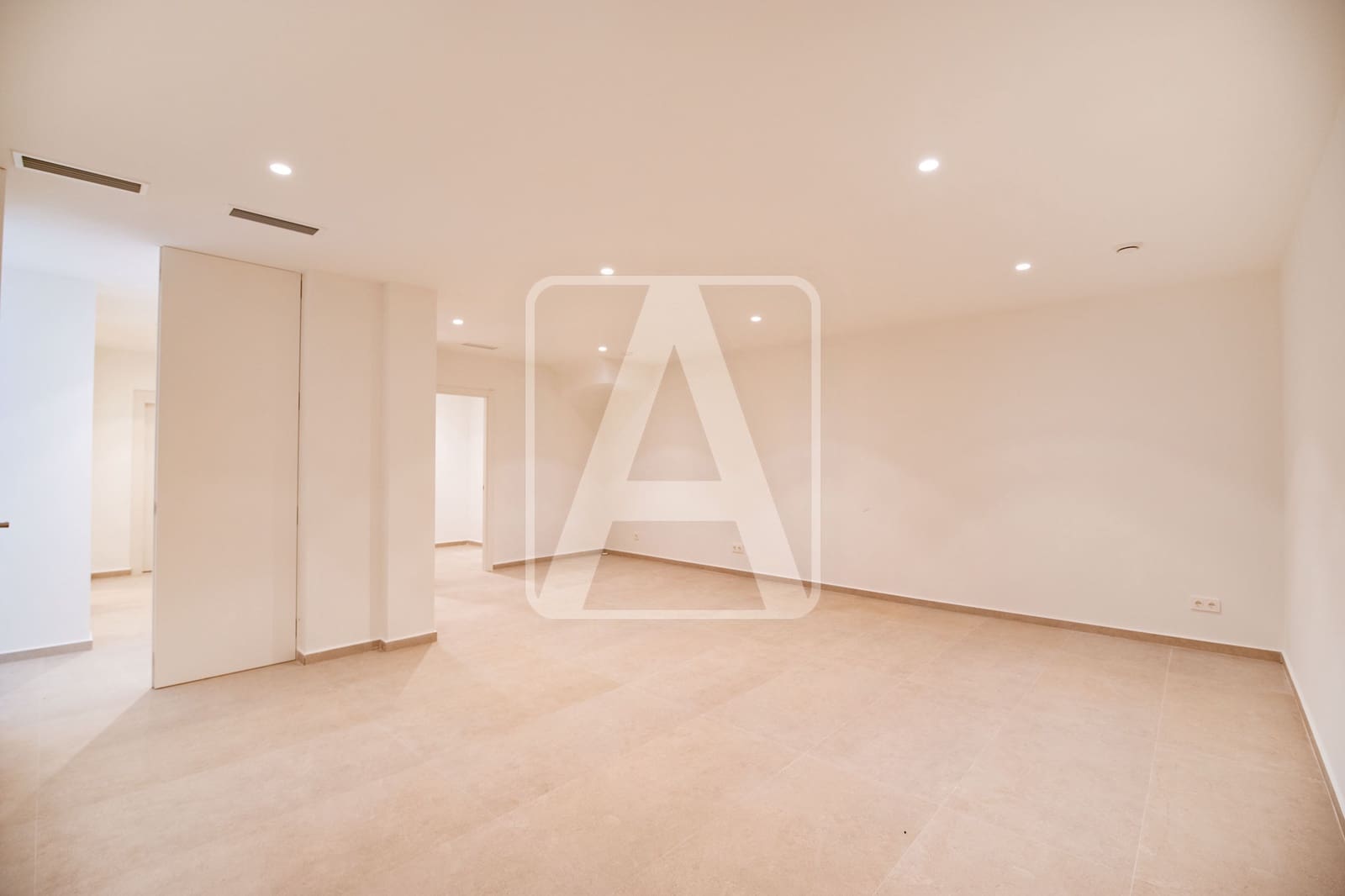 5 bedroom Villa for sale in Calpe / Calp with garage - € 3,900,000 (Ref: 4390043)