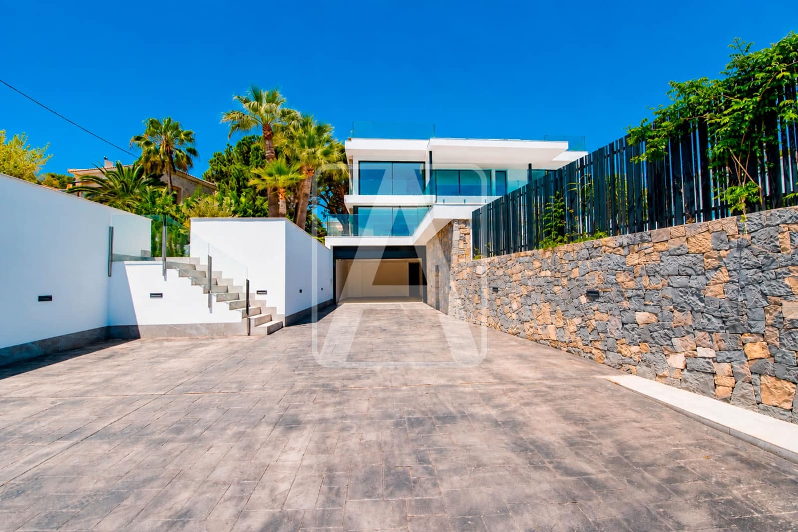 5 bedroom Villa for sale in Calpe / Calp with garage - € 3,900,000 (Ref: 4390043)