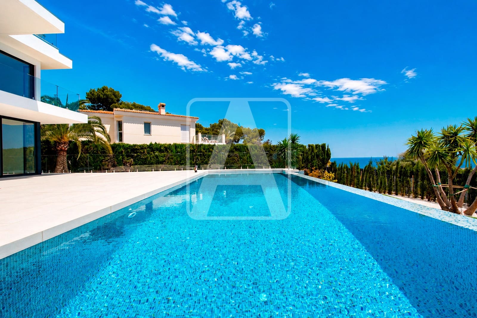 5 bedroom Villa for sale in Calpe / Calp with garage - € 3,900,000 (Ref: 4390043)
