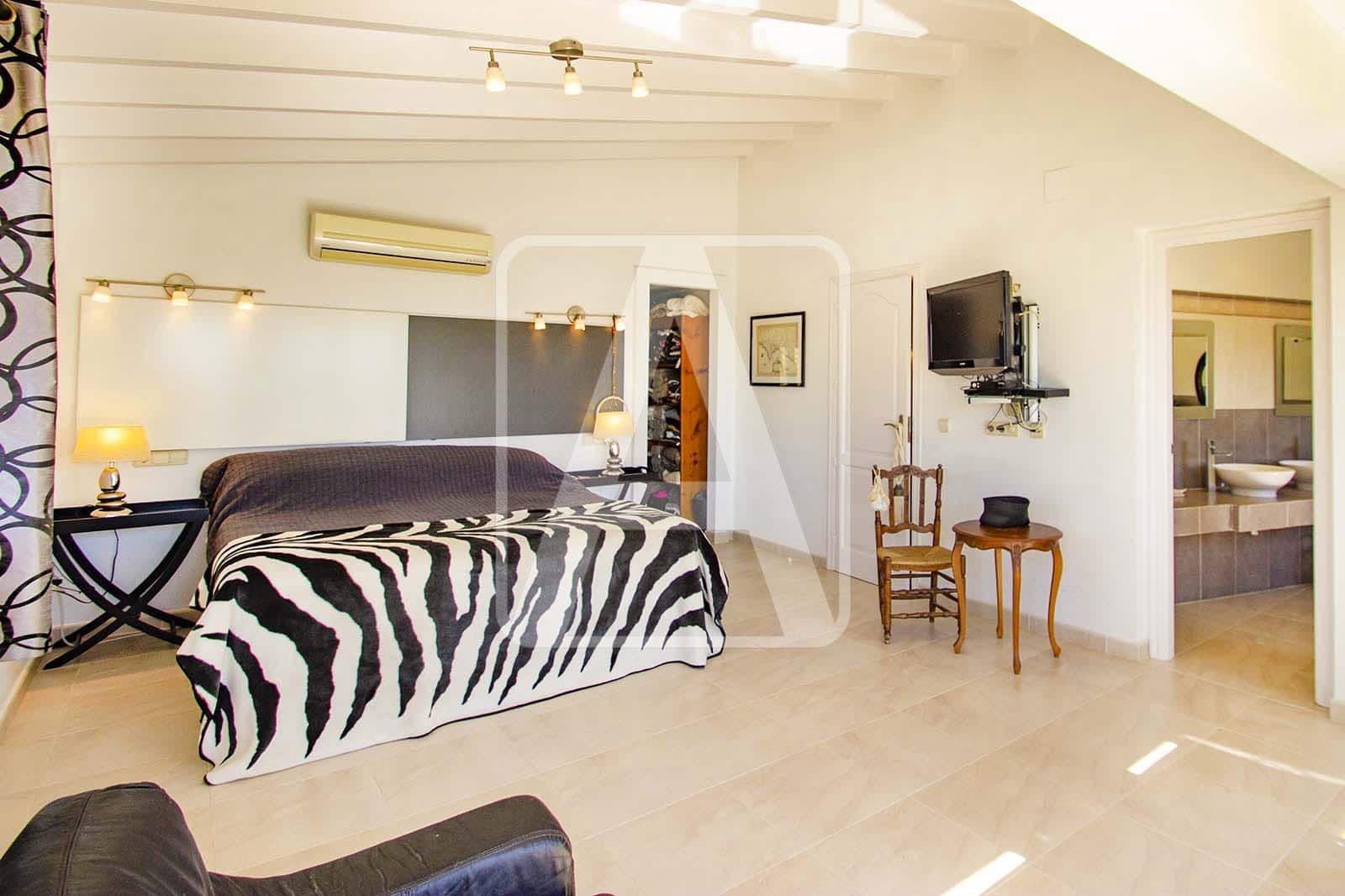 4 soveværelse Finca/Landehus til salg i Calpe / Calp med swimmingpool garage - € 2.250.000 (Ref: 4485541)