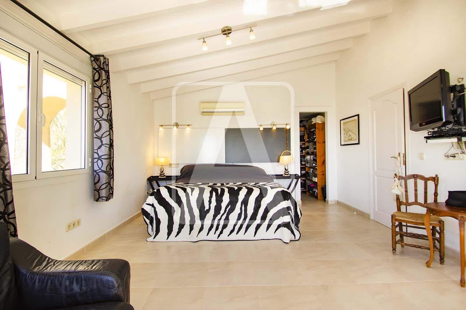 4 soveværelse Finca/Landehus til salg i Calpe / Calp med swimmingpool garage - € 2.250.000 (Ref: 4485541)