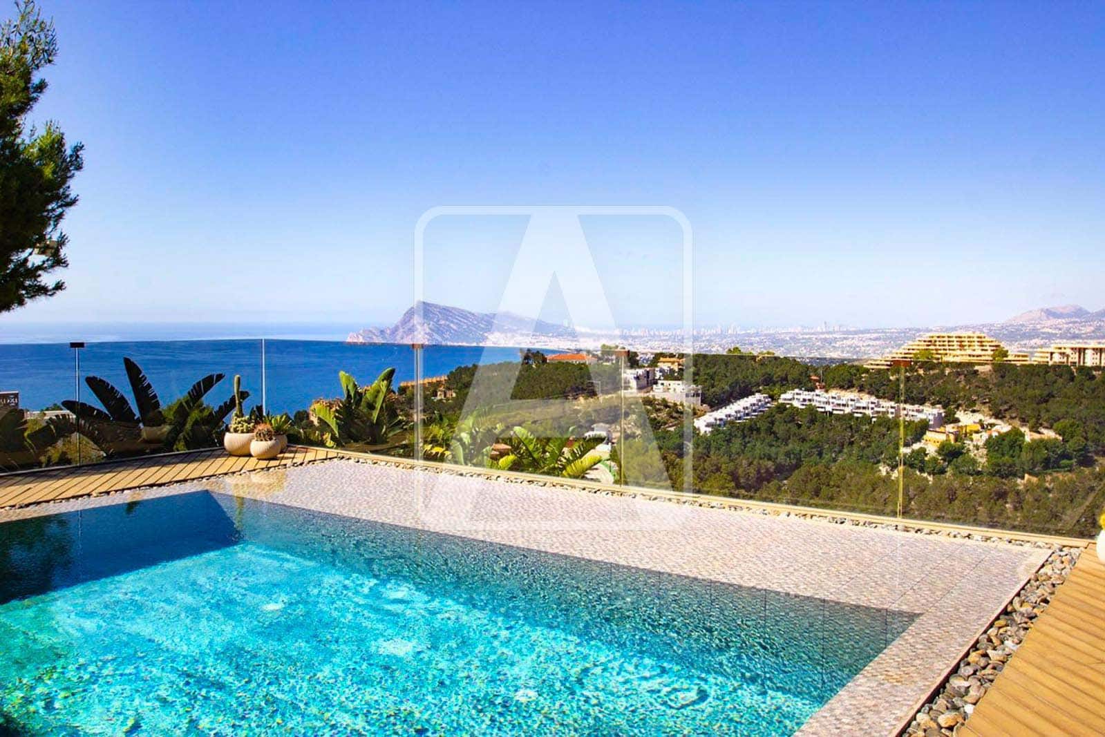 4 bedroom Villa for sale in Altea with pool garage - € 2,650,000 (Ref: 4640012)