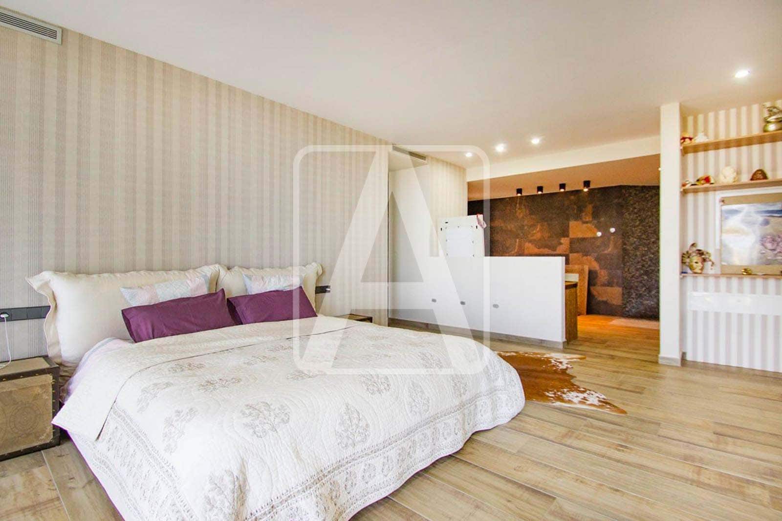 4 bedroom Villa for sale in Altea with pool garage - € 2,650,000 (Ref: 4640012)