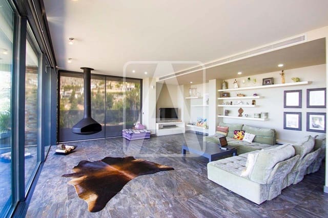 4 bedroom Villa for sale in Altea with pool garage - € 2,650,000 (Ref: 4640012)