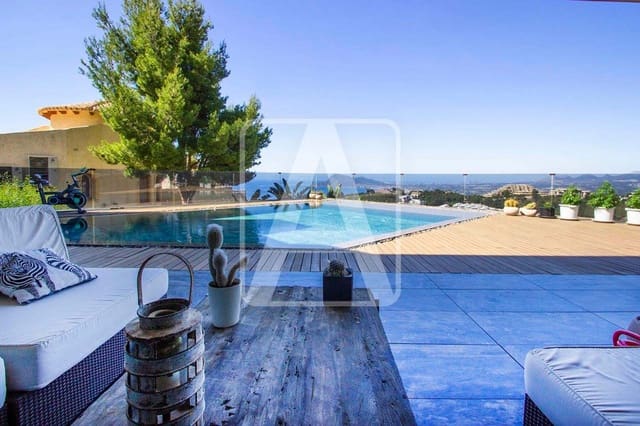 4 bedroom Villa for sale in Altea with pool garage - € 2,650,000 (Ref: 4640012)