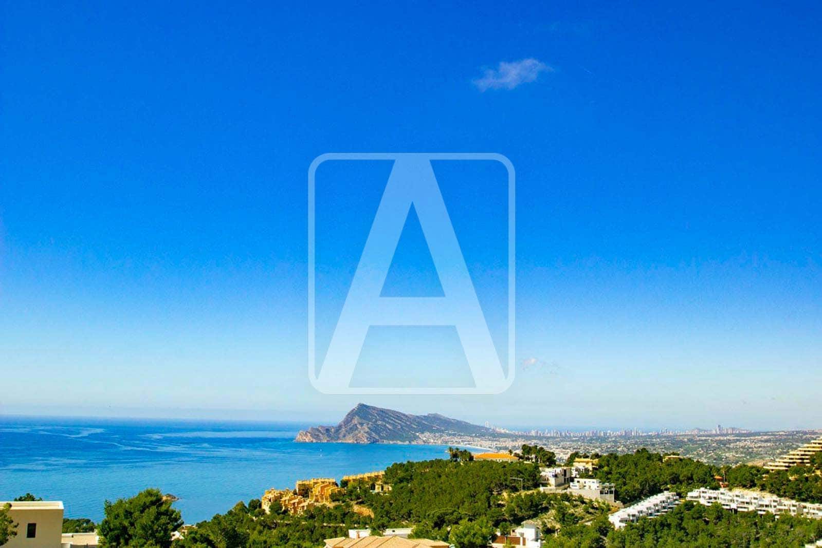4 bedroom Villa for sale in Altea with pool garage - € 2,650,000 (Ref: 4640012)