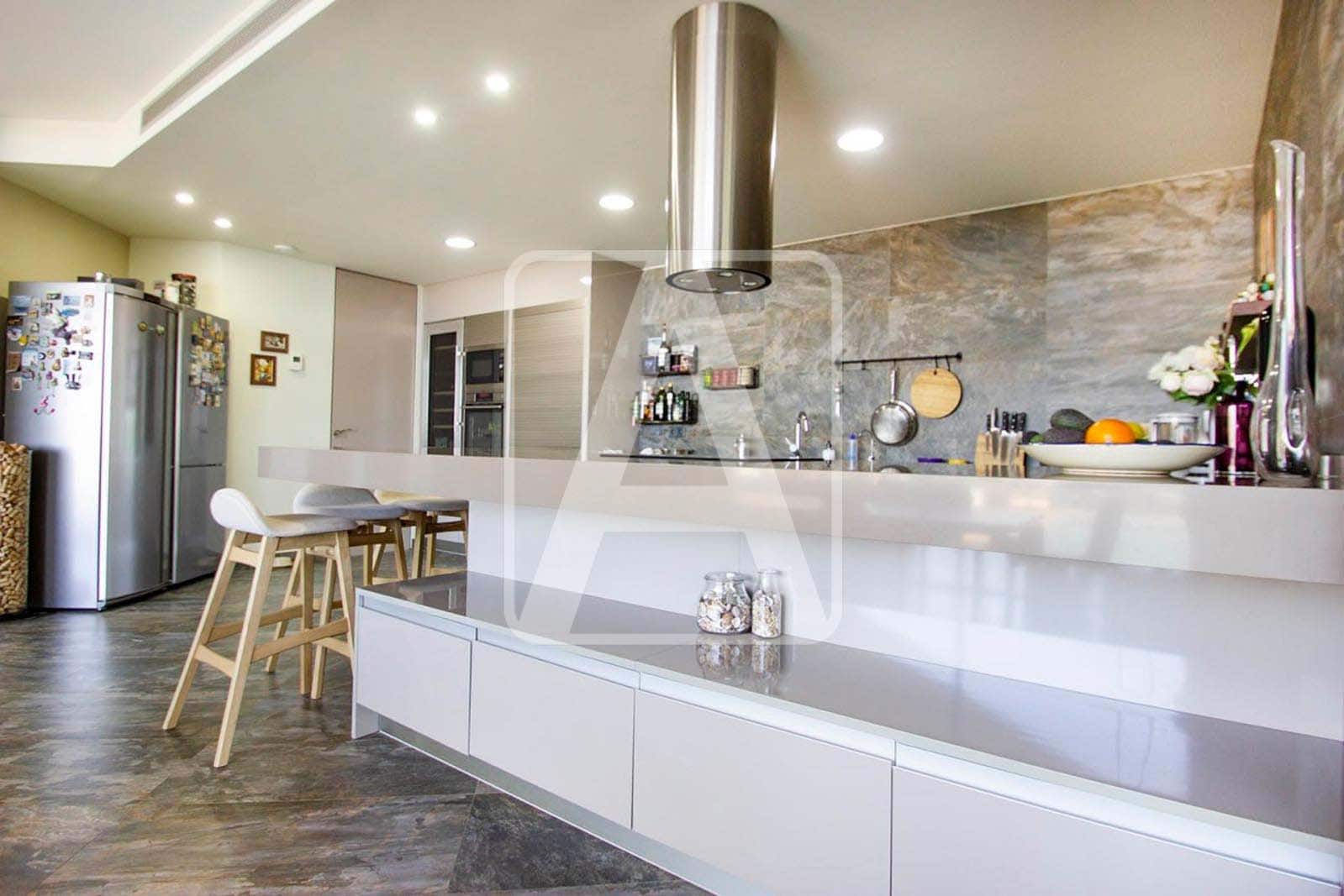 4 bedroom Villa for sale in Altea with pool garage - € 2,650,000 (Ref: 4640012)