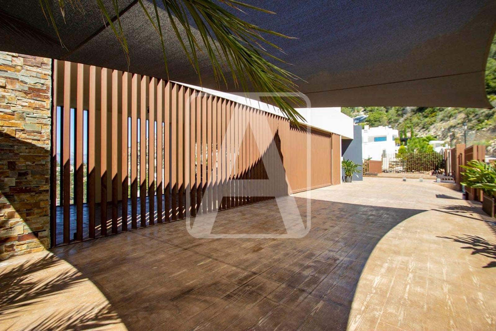 4 bedroom Villa for sale in Altea with pool garage - € 2,650,000 (Ref: 4640012)