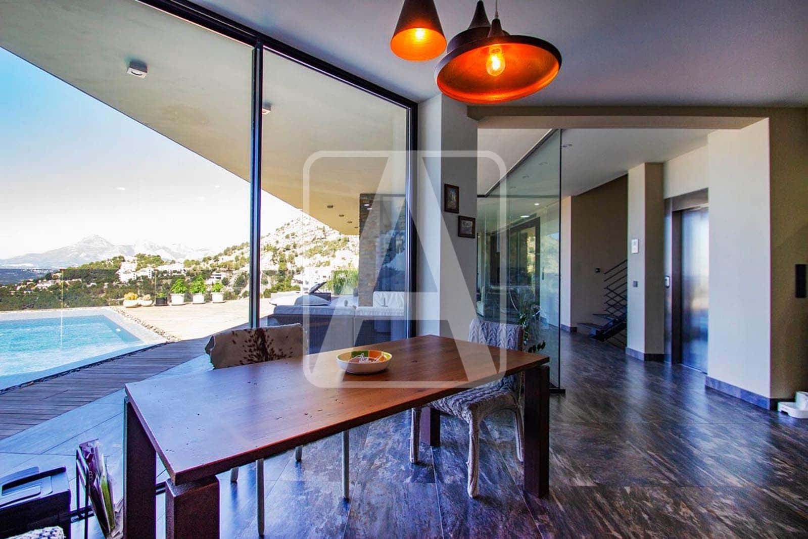 4 bedroom Villa for sale in Altea with pool garage - € 2,650,000 (Ref: 4640012)