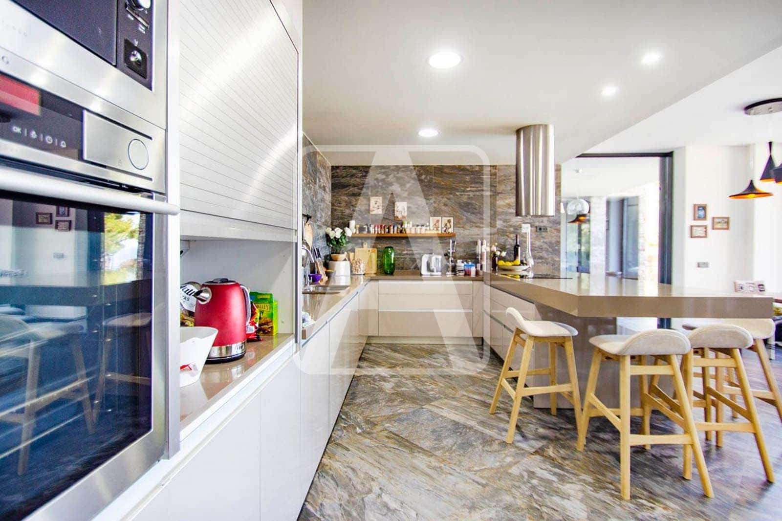 4 bedroom Villa for sale in Altea with pool garage - € 2,650,000 (Ref: 4640012)