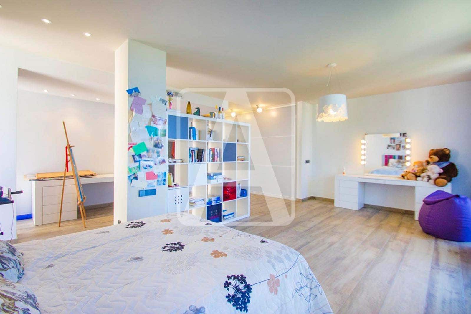 4 bedroom Villa for sale in Altea with pool garage - € 2,650,000 (Ref: 4640012)