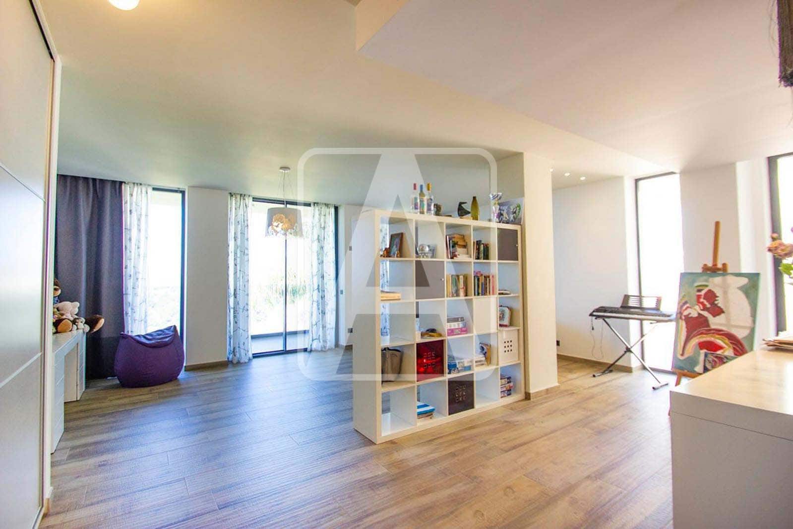 4 bedroom Villa for sale in Altea with pool garage - € 2,650,000 (Ref: 4640012)