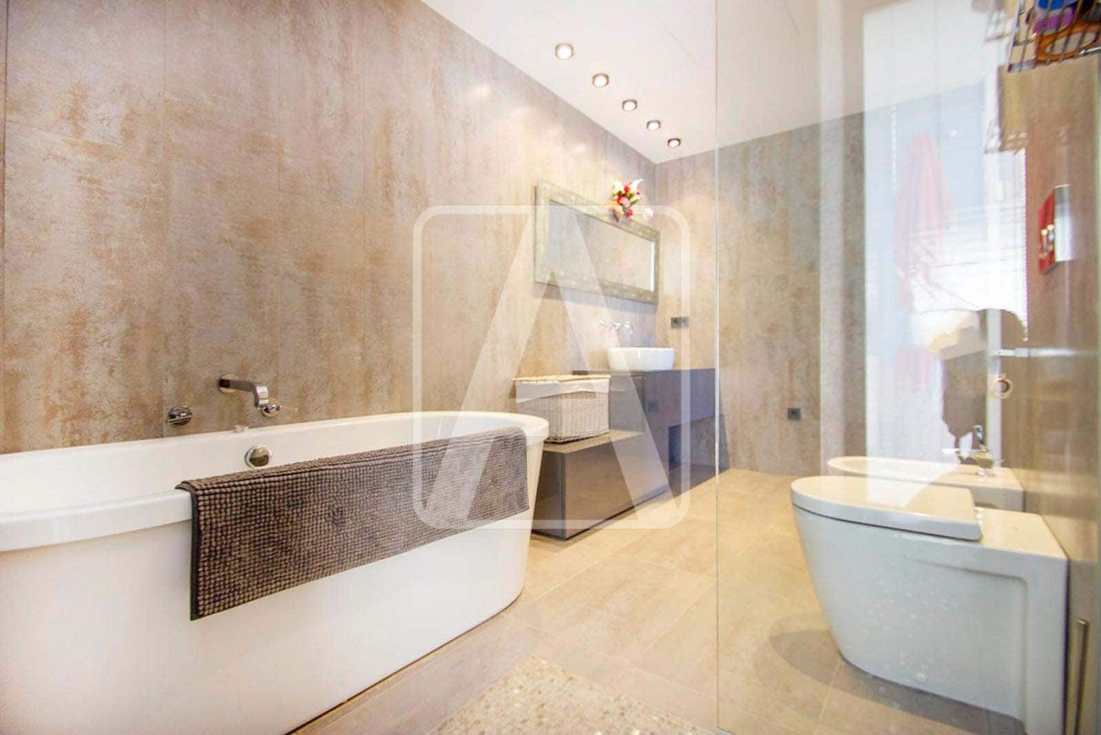 4 bedroom Villa for sale in Altea with pool garage - € 2,650,000 (Ref: 4640012)