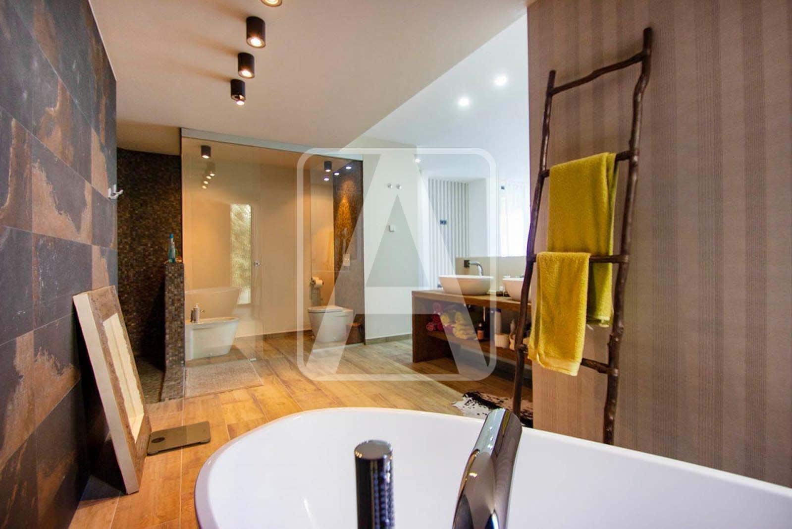 4 bedroom Villa for sale in Altea with pool garage - € 2,650,000 (Ref: 4640012)