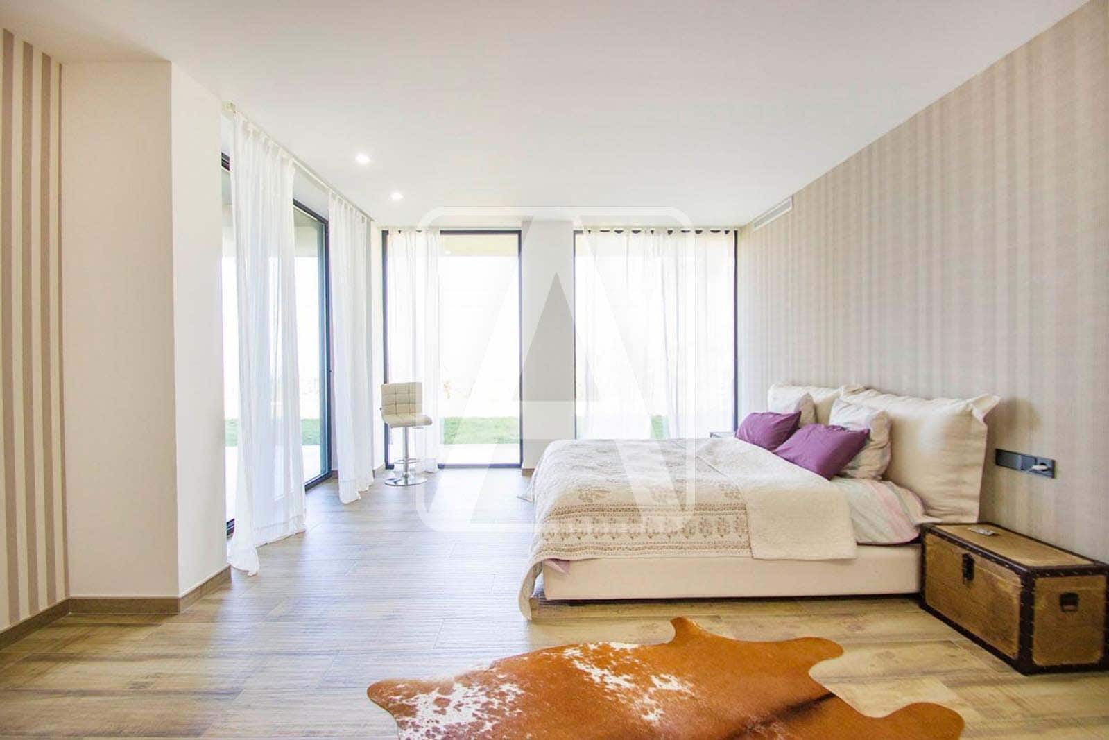 4 bedroom Villa for sale in Altea with pool garage - € 2,650,000 (Ref: 4640012)