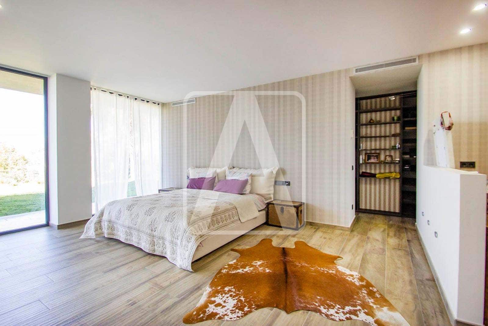 4 bedroom Villa for sale in Altea with pool garage - € 2,650,000 (Ref: 4640012)