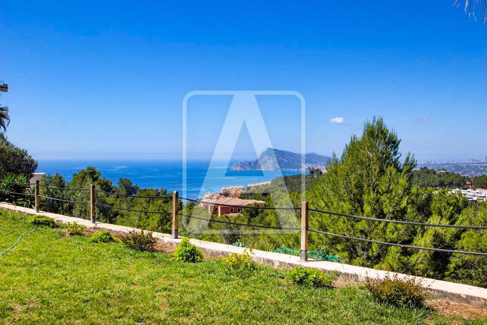 4 bedroom Villa for sale in Altea with pool garage - € 2,650,000 (Ref: 4640012)