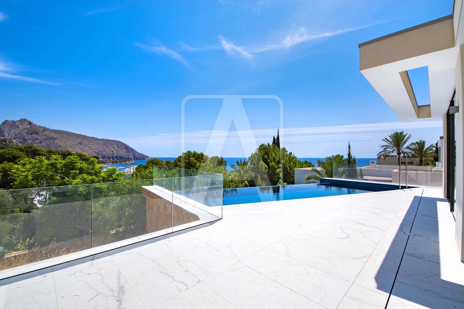 4 bedroom Villa for sale in Altea with pool - € 2,650,000 (Ref: 4756380)