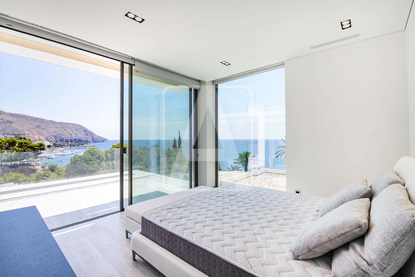 4 bedroom Villa for sale in Altea with pool - € 2,650,000 (Ref: 4756380)