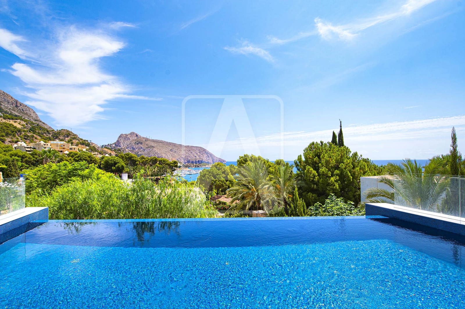 4 bedroom Villa for sale in Altea with pool - € 2,650,000 (Ref: 4756380)