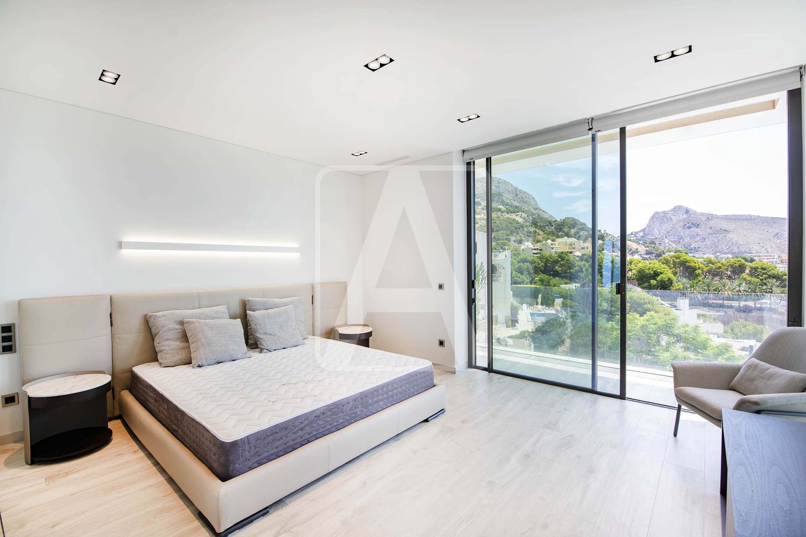 4 bedroom Villa for sale in Altea with pool - € 2,650,000 (Ref: 4756380)