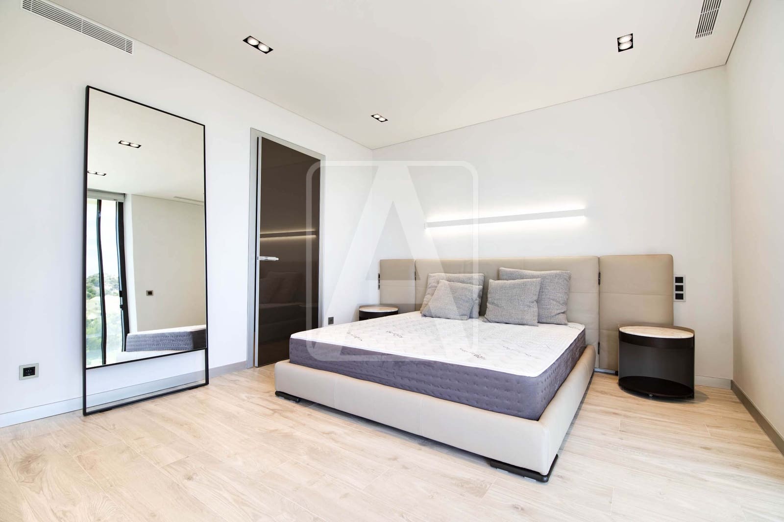 4 bedroom Villa for sale in Altea with pool - € 2,650,000 (Ref: 4756380)