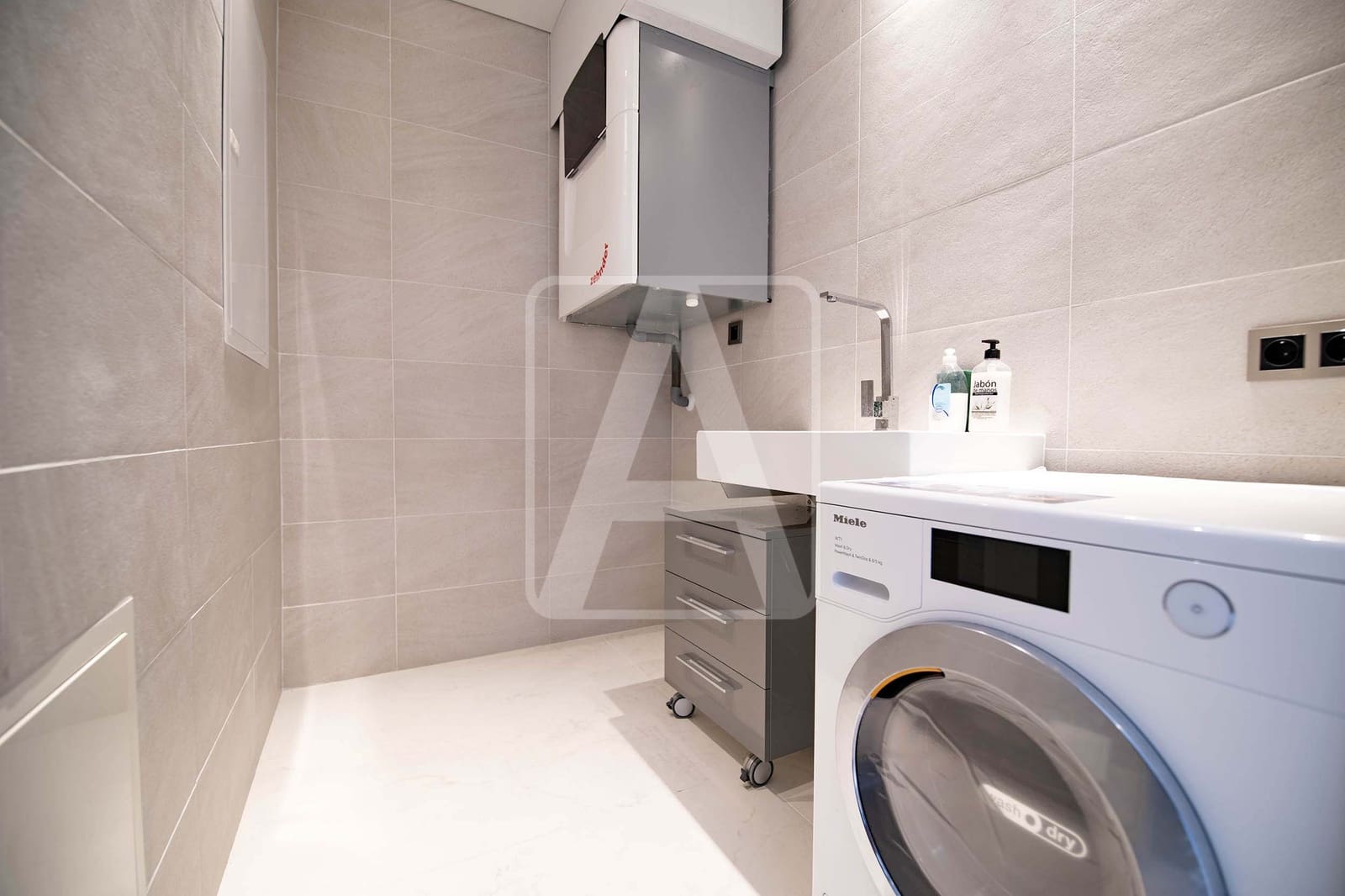 4 bedroom Villa for sale in Altea with pool - € 2,650,000 (Ref: 4756380)