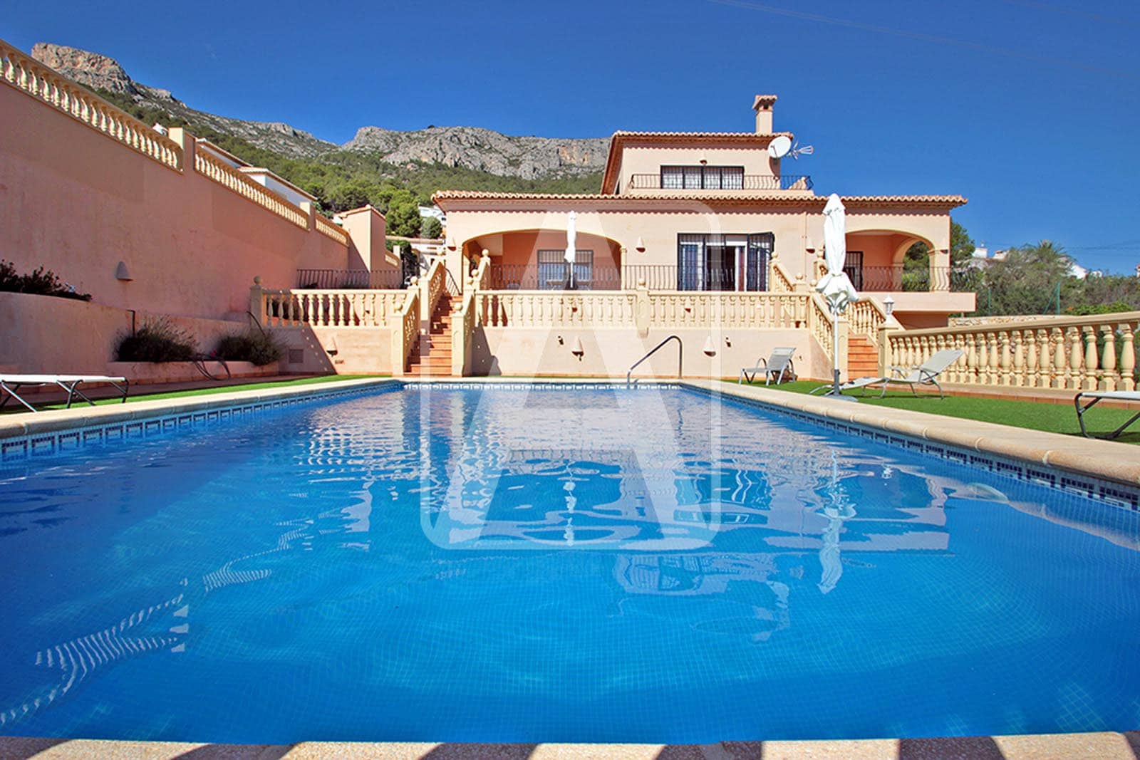 4 Zimmer Villa zu verkaufen in Calpe / Calp mit Pool Garage - 664.000 € (Ref: 4995132)