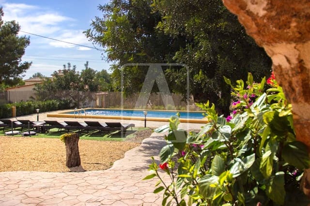 Chalet de 5 habitaciones en Calpe / Calp en venta con piscina garaje - 766.000 € (Ref: 5152839)