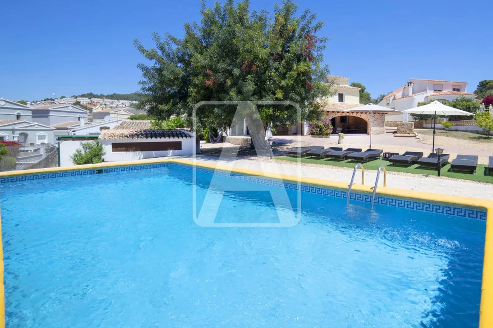 5 bedroom Villa for sale in Calpe / Calp with pool garage - € 766,000 (Ref: 5152839)