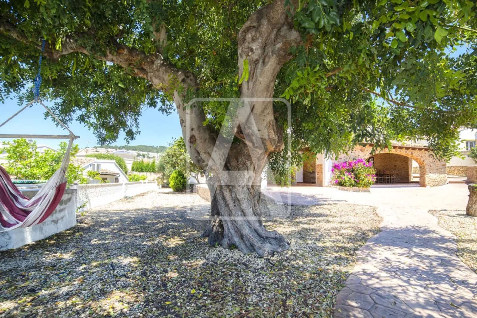 5 bedroom Villa for sale in Calpe / Calp with pool garage - € 766,000 (Ref: 5152839)