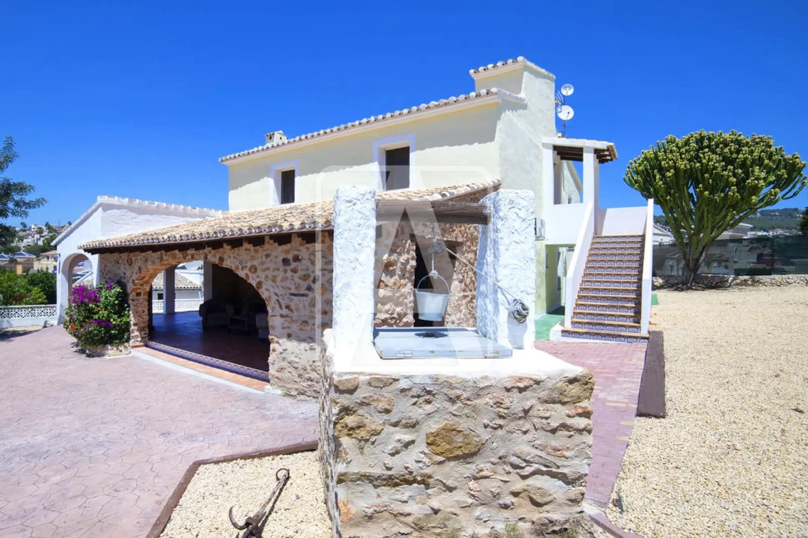 5 bedroom Villa for sale in Calpe / Calp with pool garage - € 766,000 (Ref: 5152839)