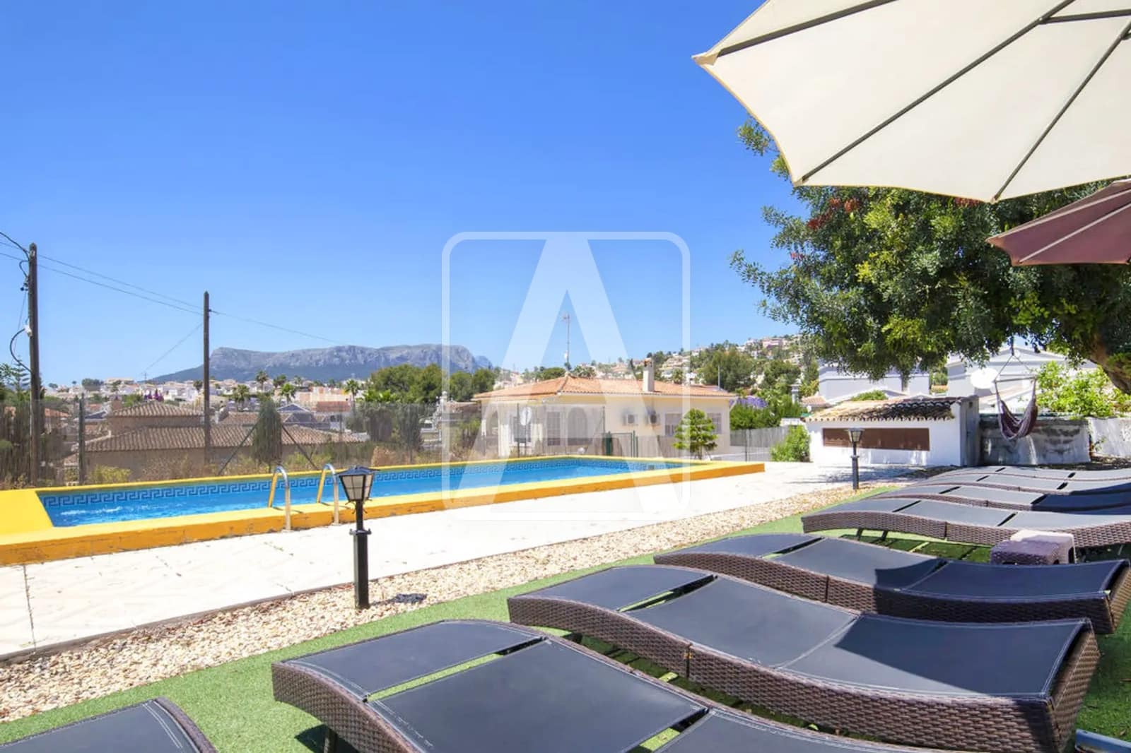 5 bedroom Villa for sale in Calpe / Calp with pool garage - € 766,000 (Ref: 5152839)