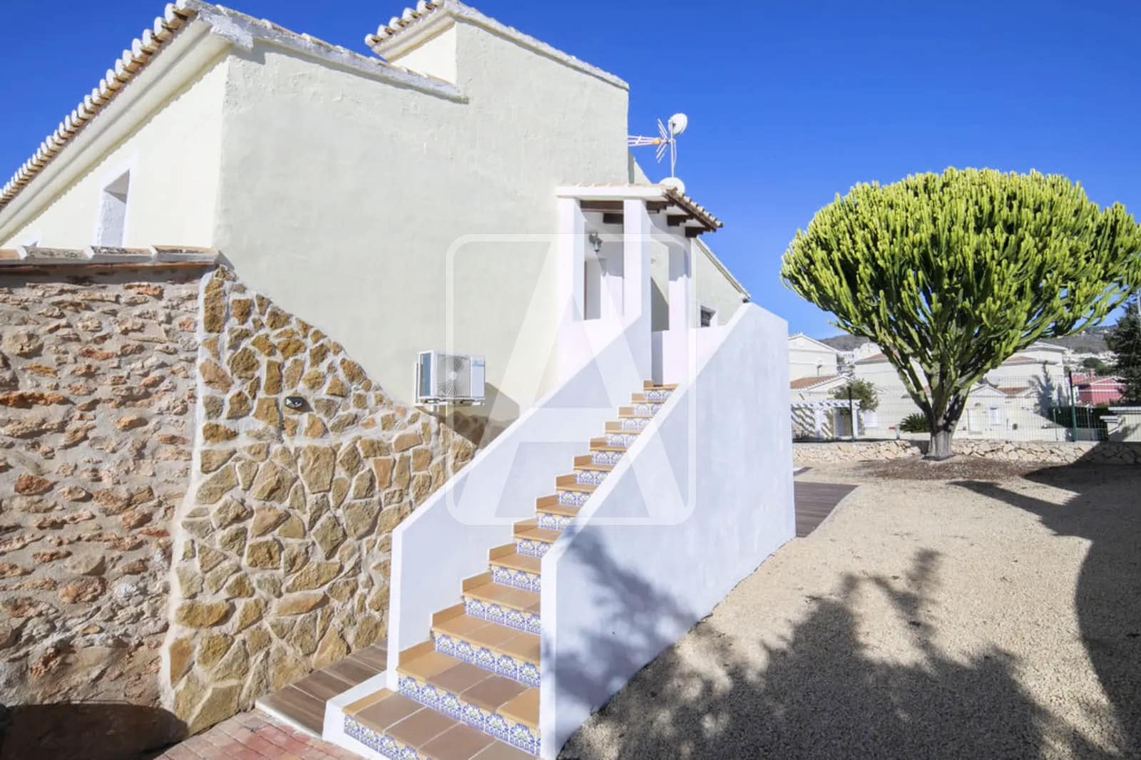 5 bedroom Villa for sale in Calpe / Calp with pool garage - € 766,000 (Ref: 5152839)