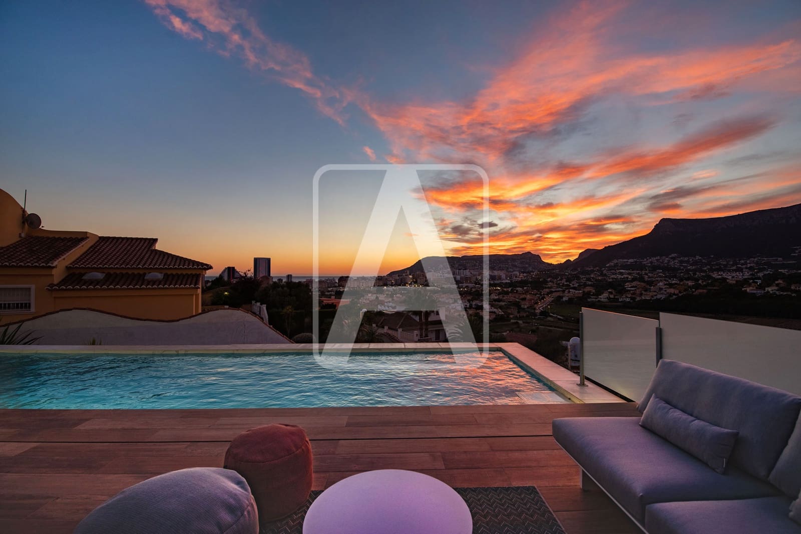 Chalet de 4 habitaciones en Calpe / Calp en venta con piscina garaje - 1.370.000 € (Ref: 5533495)