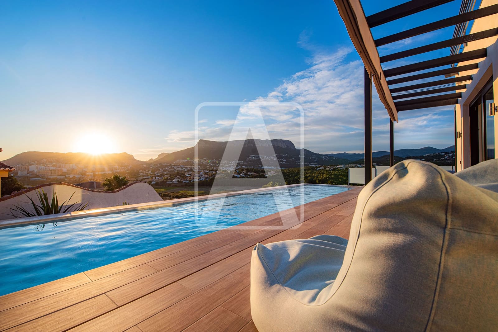 Chalet de 4 habitaciones en Calpe / Calp en venta con piscina garaje - 1.370.000 € (Ref: 5533495)