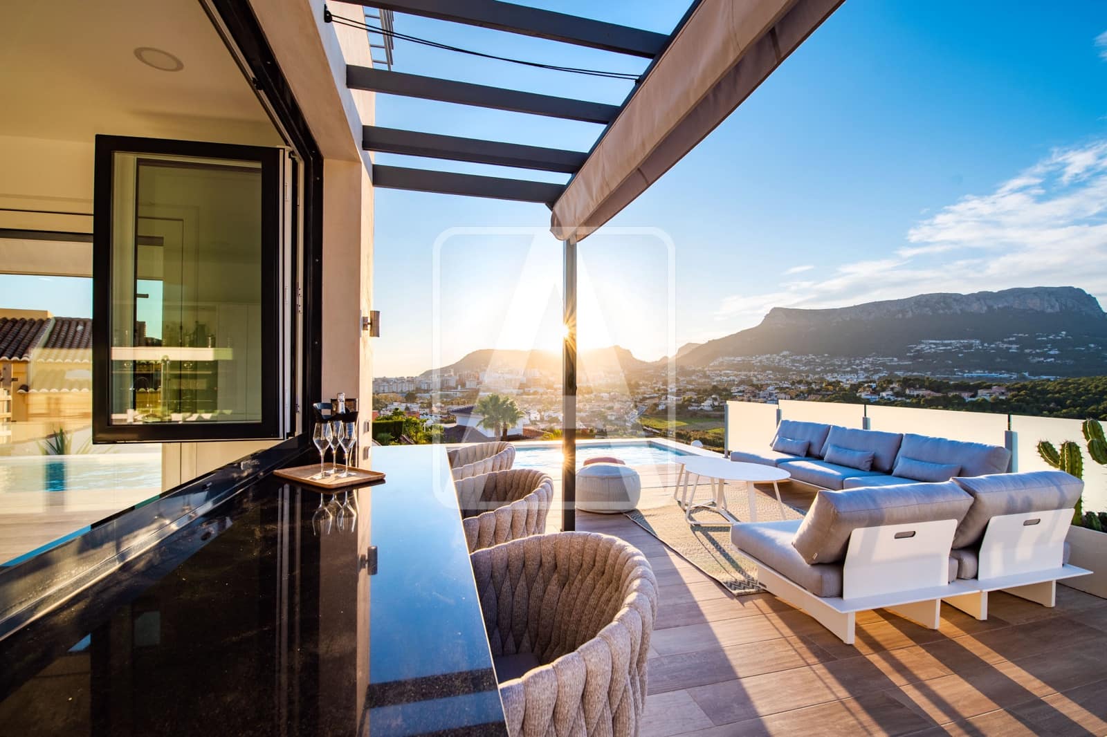 Chalet de 4 habitaciones en Calpe / Calp en venta con piscina garaje - 1.370.000 € (Ref: 5533495)