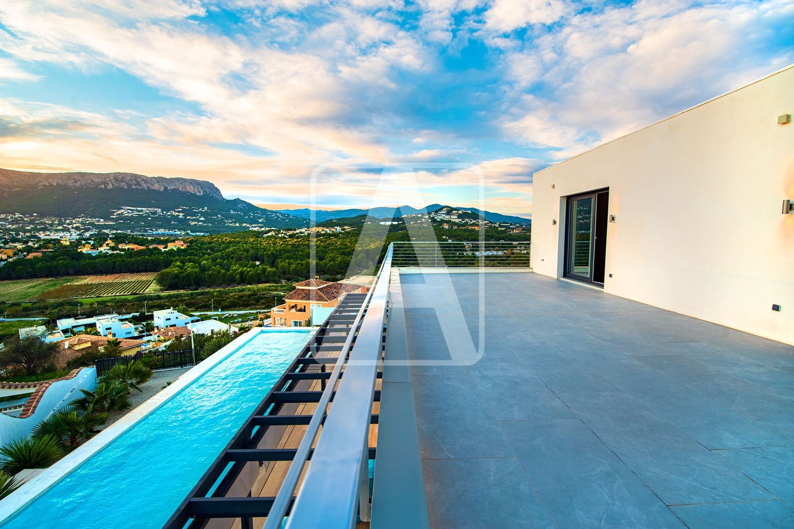 Chalet de 4 habitaciones en Calpe / Calp en venta con piscina garaje - 1.370.000 € (Ref: 5533495)