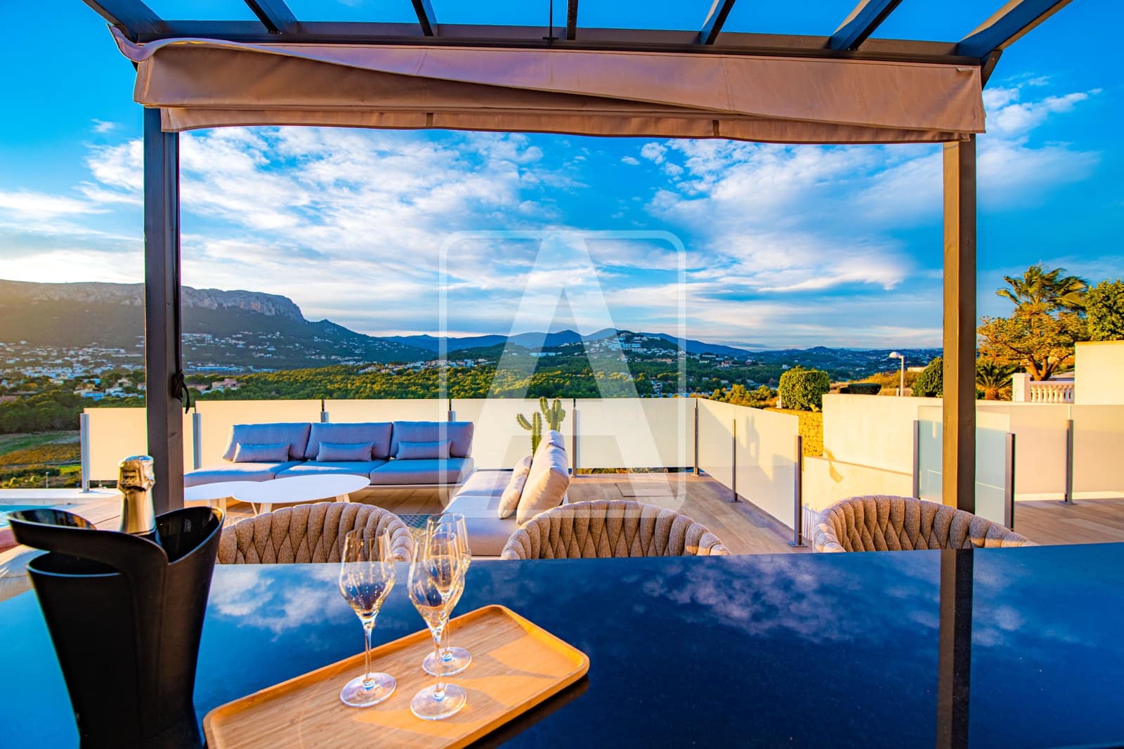 Chalet de 4 habitaciones en Calpe / Calp en venta con piscina garaje - 1.370.000 € (Ref: 5533495)