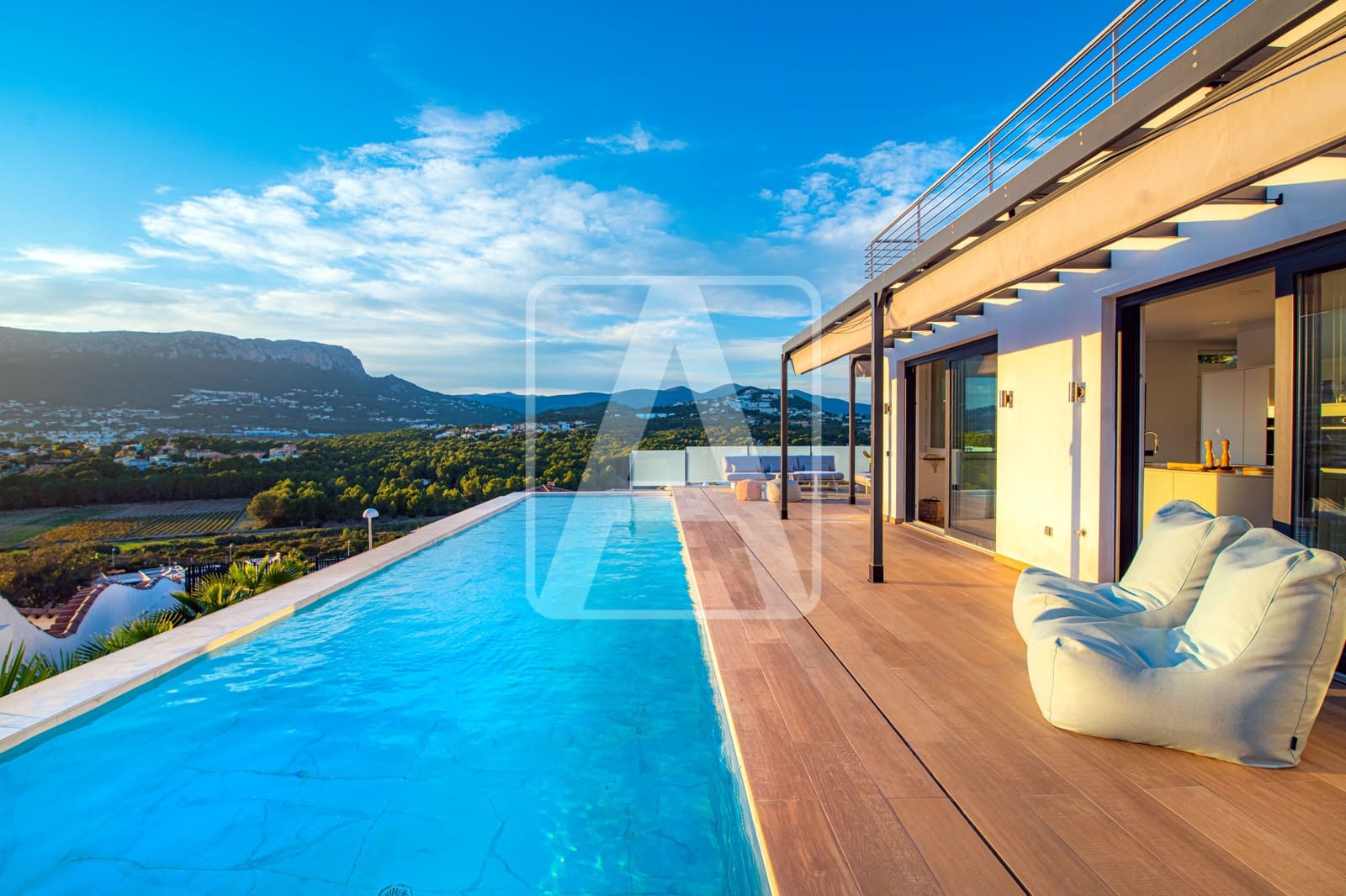 Chalet de 4 habitaciones en Calpe / Calp en venta con piscina garaje - 1.370.000 € (Ref: 5533495)