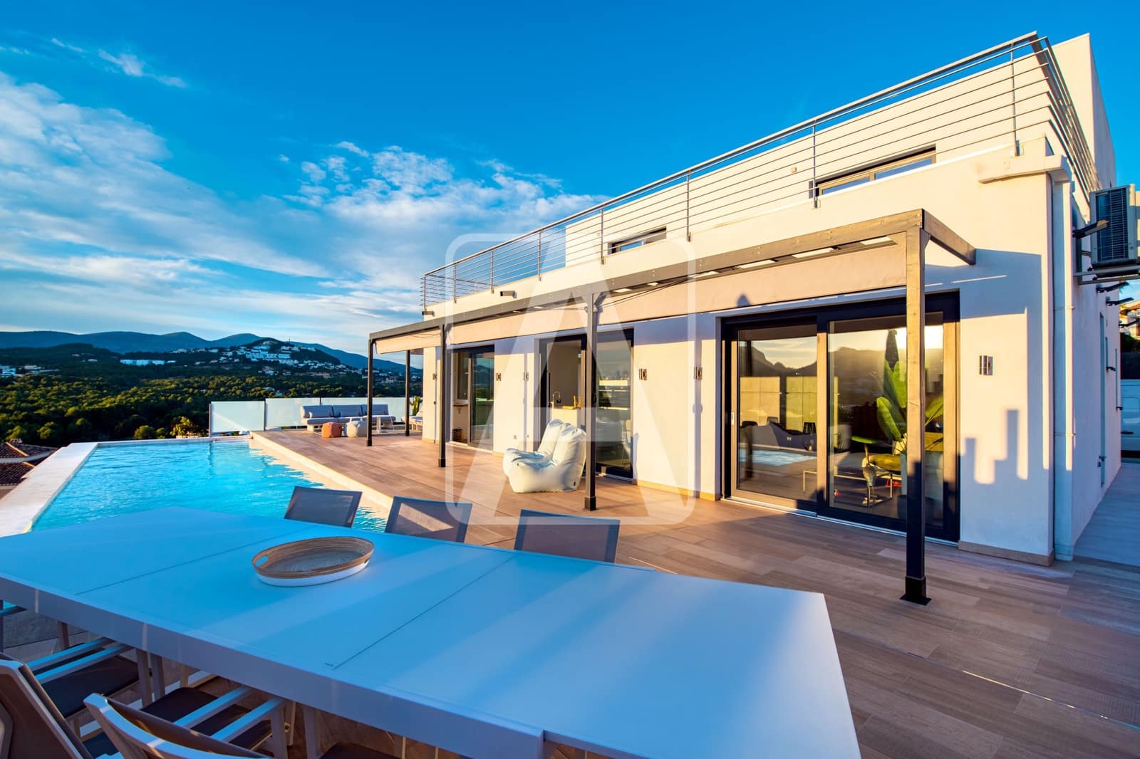 Chalet de 4 habitaciones en Calpe / Calp en venta con piscina garaje - 1.370.000 € (Ref: 5533495)