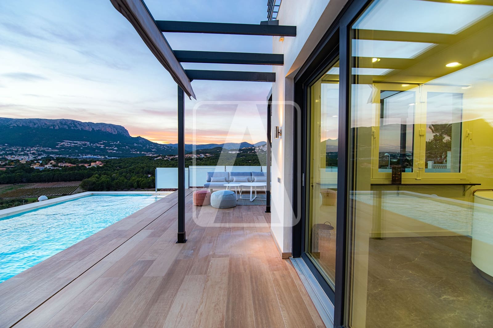 Chalet de 4 habitaciones en Calpe / Calp en venta con piscina garaje - 1.370.000 € (Ref: 5533495)