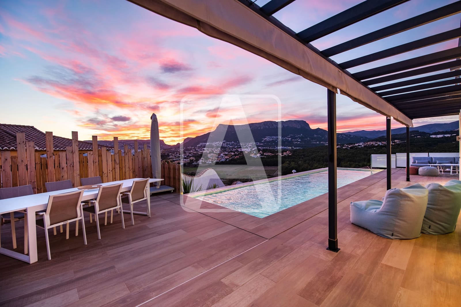 Chalet de 4 habitaciones en Calpe / Calp en venta con piscina garaje - 1.370.000 € (Ref: 5533495)