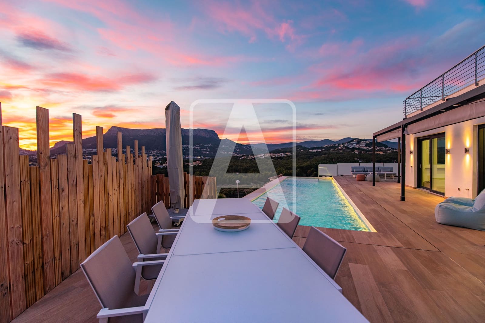 Chalet de 4 habitaciones en Calpe / Calp en venta con piscina garaje - 1.370.000 € (Ref: 5533495)