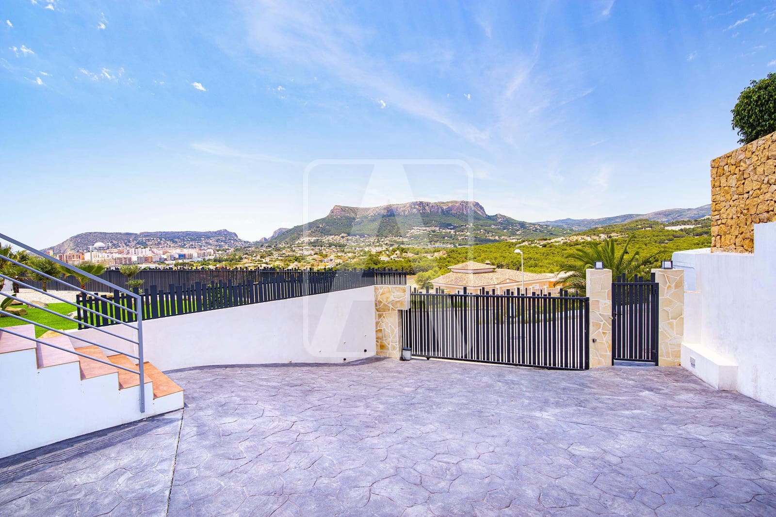 Chalet de 4 habitaciones en Calpe / Calp en venta con piscina garaje - 1.370.000 € (Ref: 5533495)