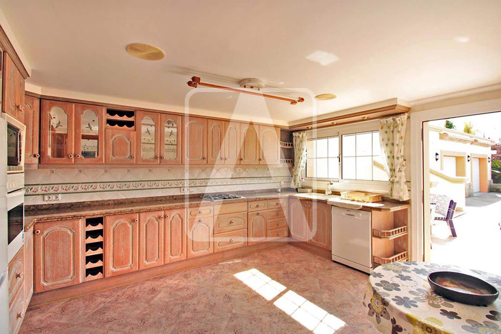 8 soveværelse Finca/Landehus til salg i Benissa med swimmingpool garage - € 1.795.000 (Ref: 5979486)