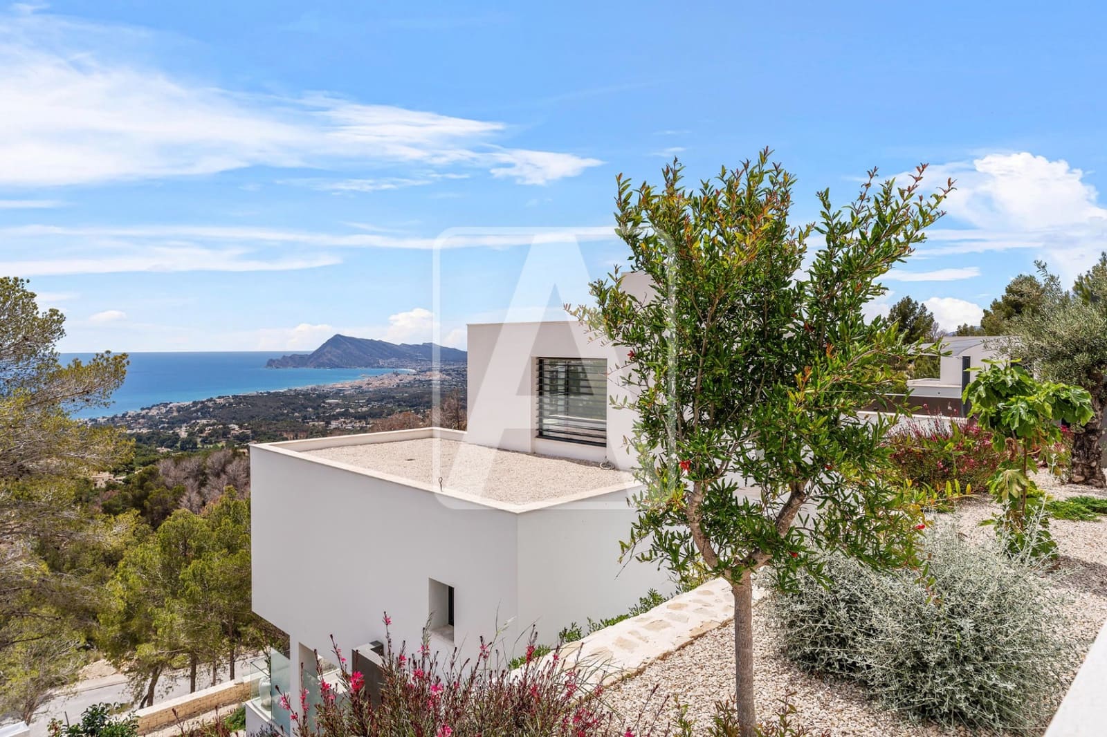 4 bedroom Villa for sale in Altea with pool garage - € 2,135,000 (Ref: 6033506)