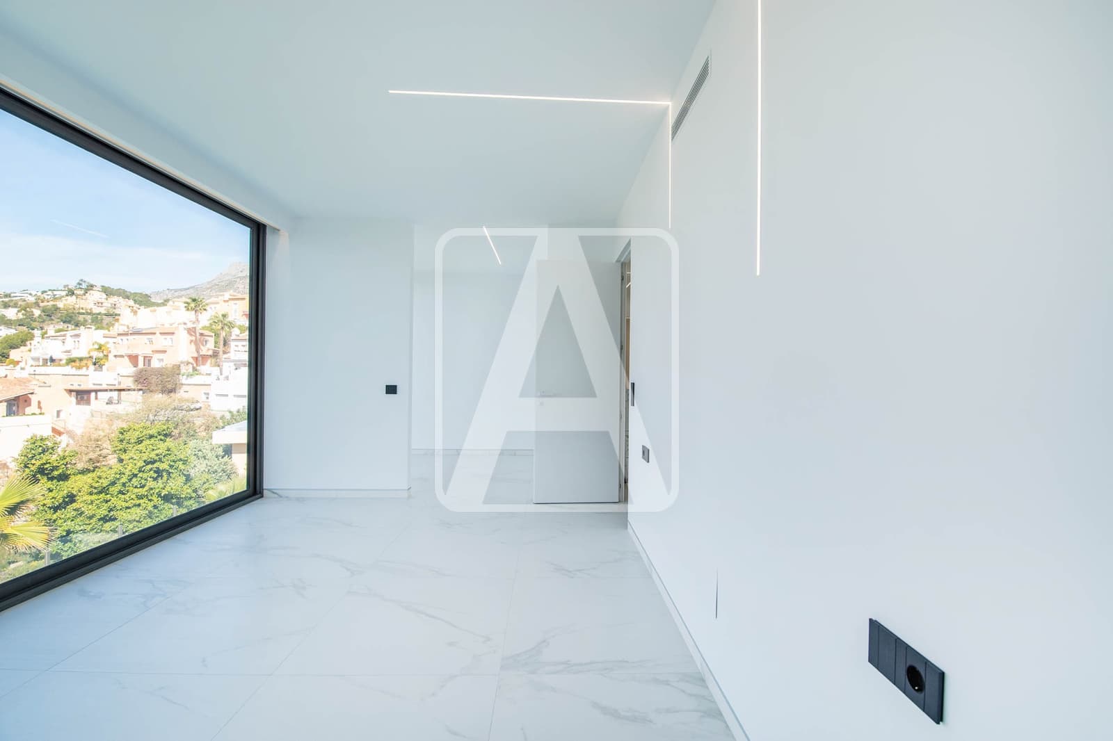 5 bedroom Villa for sale in Altea with pool garage - € 2,350,000 (Ref: 6722108)