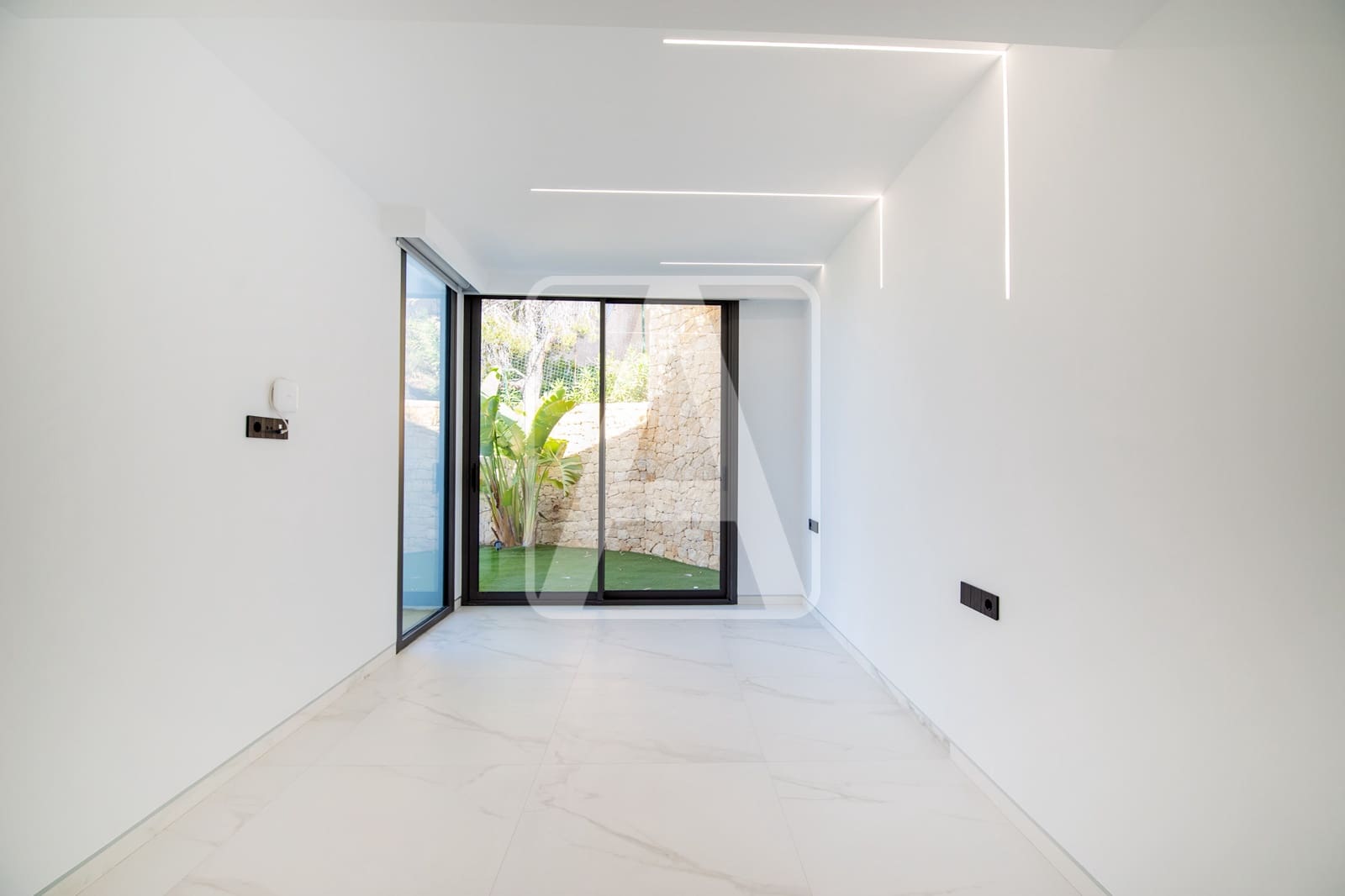 5 bedroom Villa for sale in Altea with pool garage - € 2,350,000 (Ref: 6722108)