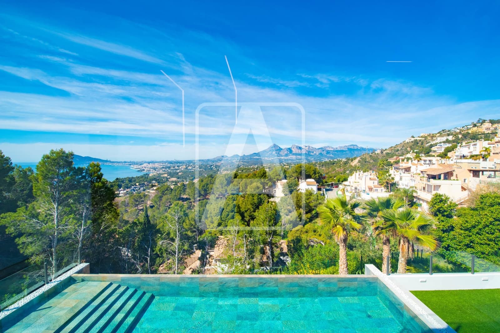 5 bedroom Villa for sale in Altea with pool garage - € 2,350,000 (Ref: 6722108)